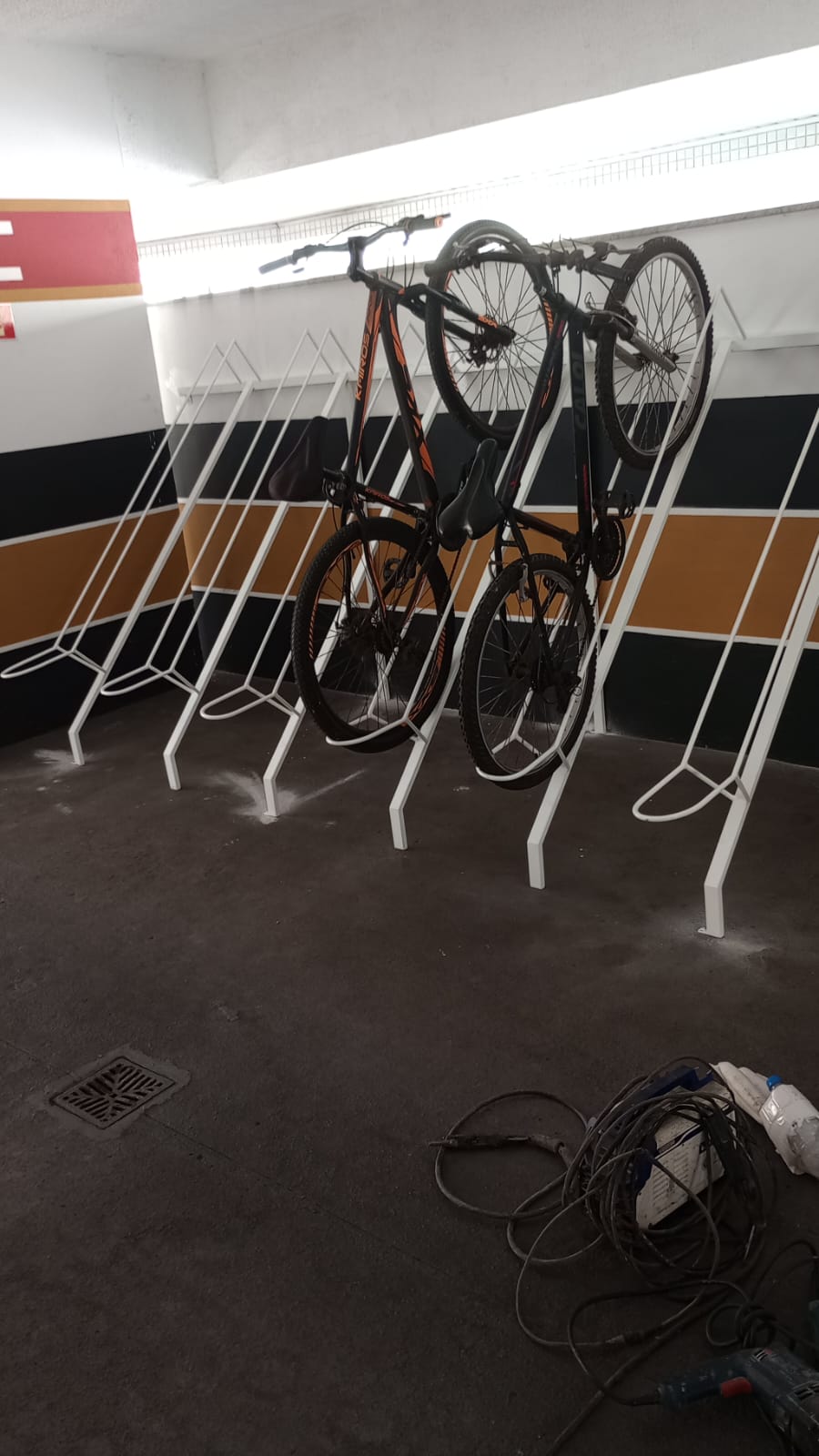 Bicicletário metálico personalizado