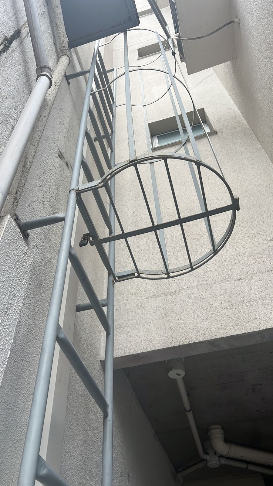 Escada marinheiro com proteção